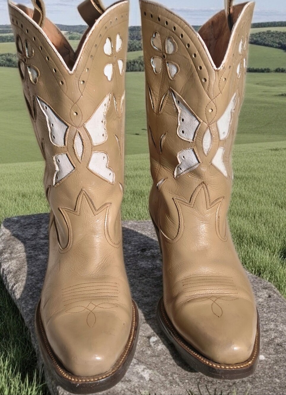 Womans Leather Western Cowboy Boots Biege And White Inlay 1950s 60s Vintage